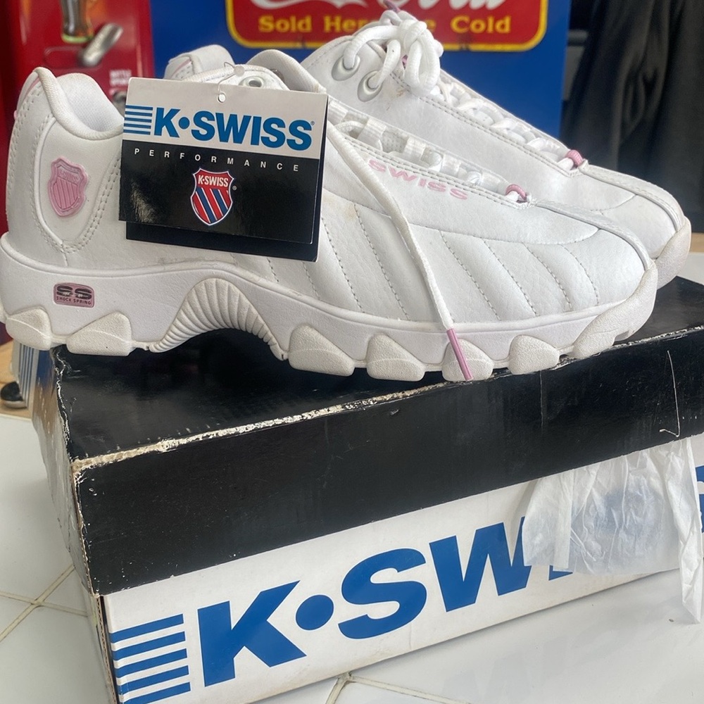 K swiss women’s sneakers ST329p